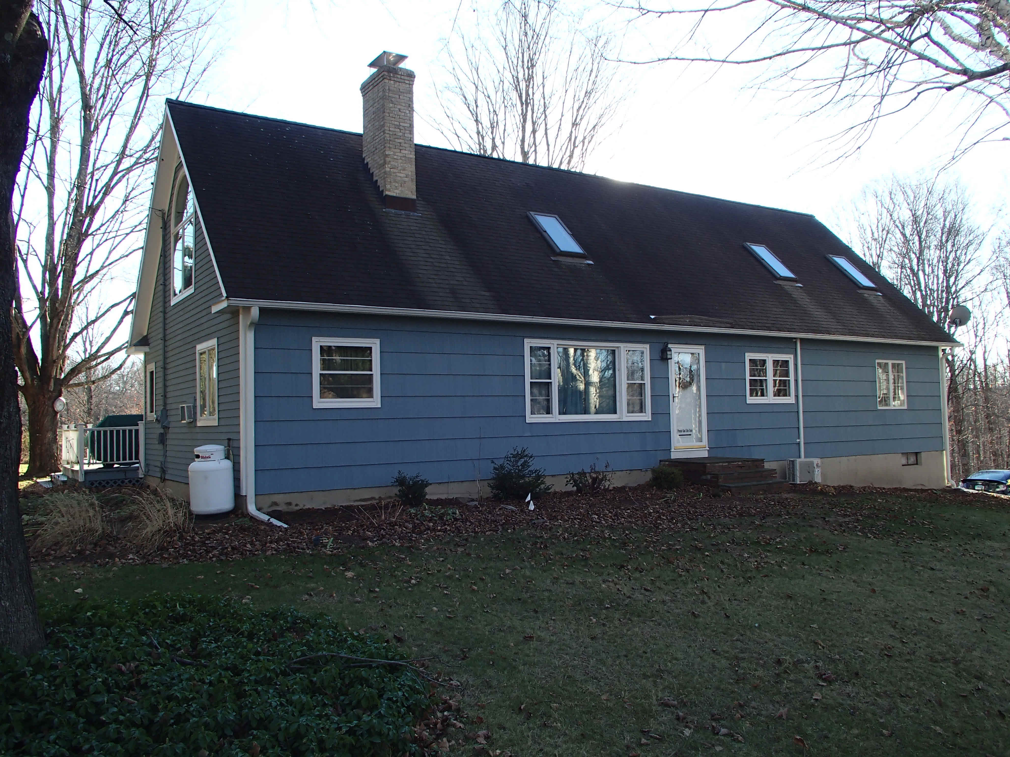 Building photograph for 397 HUT HILL RD